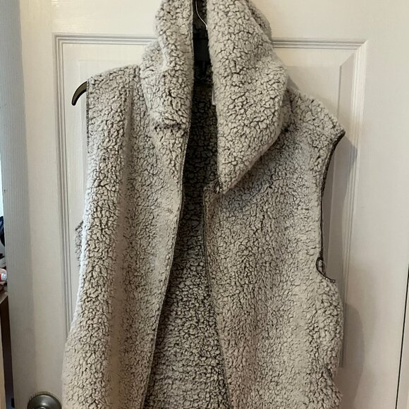 Serra Jackets & Blazers - SERRA Ladies' Fur Vest Hoodie Gray color  2 side pockets Polyester Open front